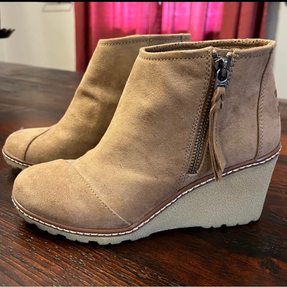 TOMS Avery Wedge Bootie